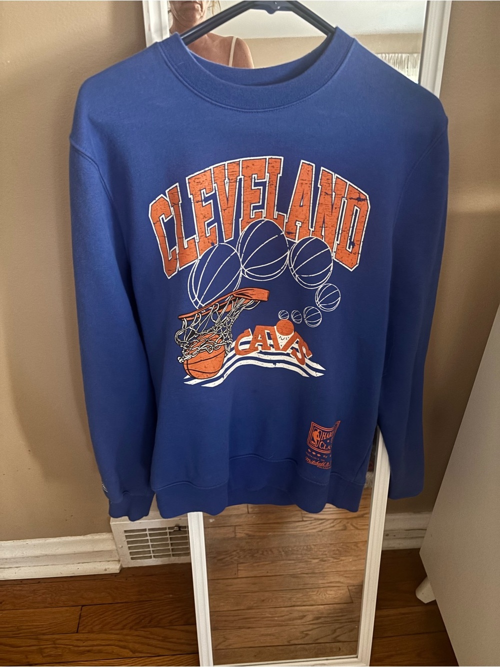 Mitchell & Ness Royal Blue adult small Cleveland Cavs Graphic Crewneck